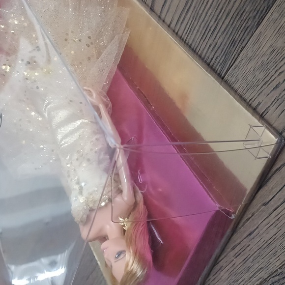 2008 Barbie 50 Gold Sparkly Strapless Holiday Gown Doll Mattel P9070 Robert Best - Picture 12 of 14